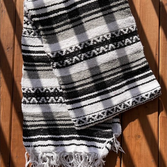 New hand spun acrylic yoga blanket from Mexico 🧘‍♂️ - Picture 4 of 4